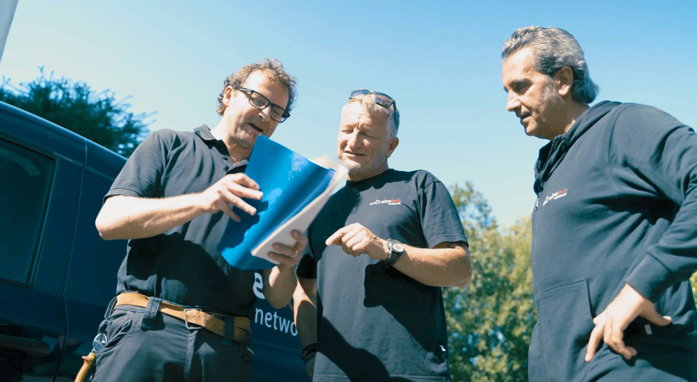 Abgeschlossenes <br>Studium (IT, Elektro o. Ingenieurswesen)